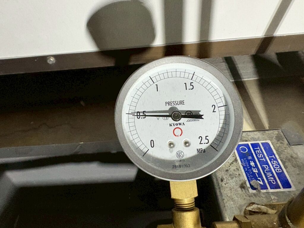 圧力計で漏水確認