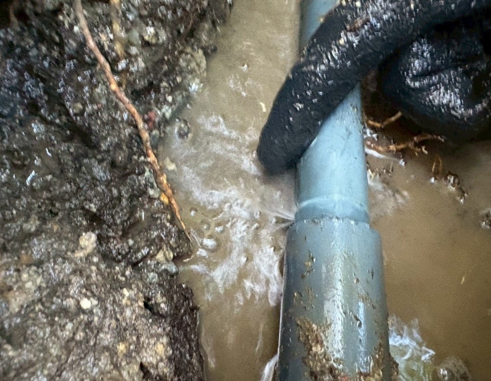 給水管継手亀裂・漏水確認