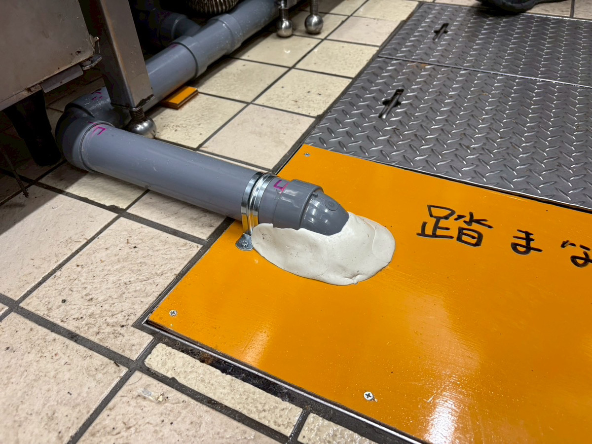 飲食店厨房排水管緊急対応工事