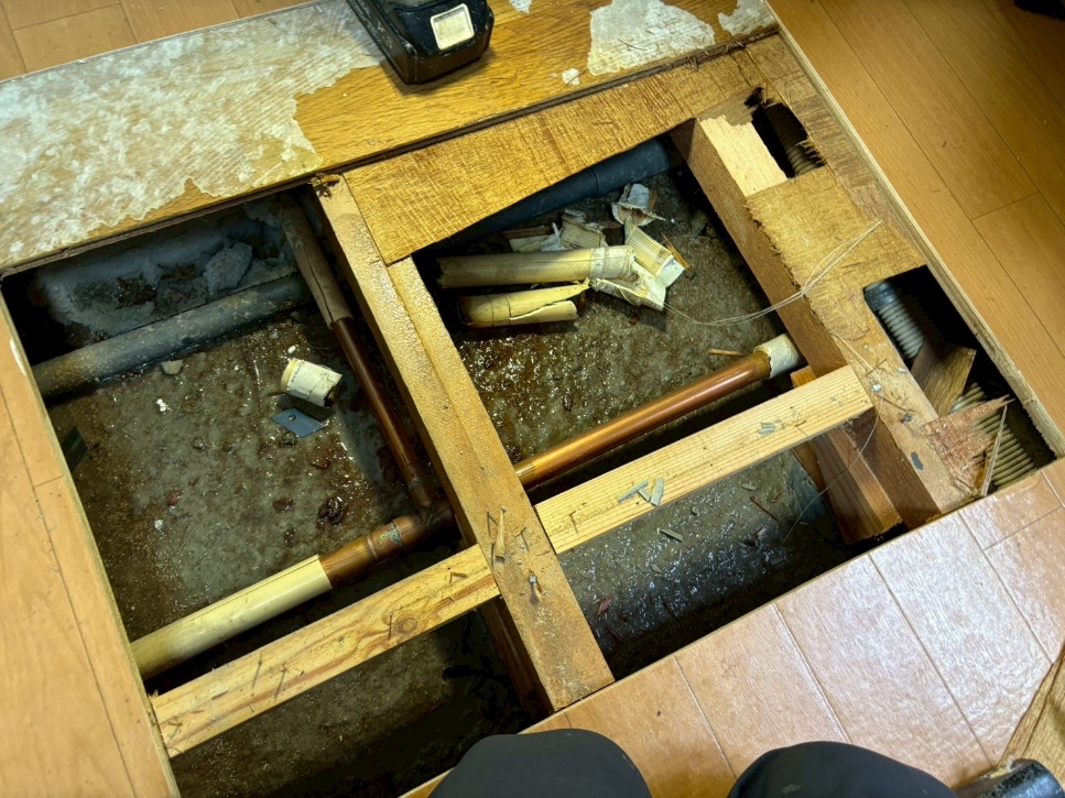 別の開口部の水溜まり